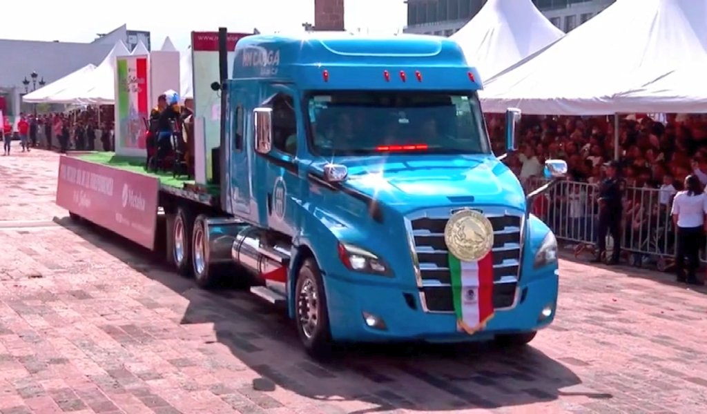 DidierRT's tweet photo. #desfilecivicomilitar #ViernesDeTop100 #IndependenciaDeMexico
@mmcarga presente en el Desfile Cívico Militar en Nuevo León. https://t.co/Cf6Sz9iN26