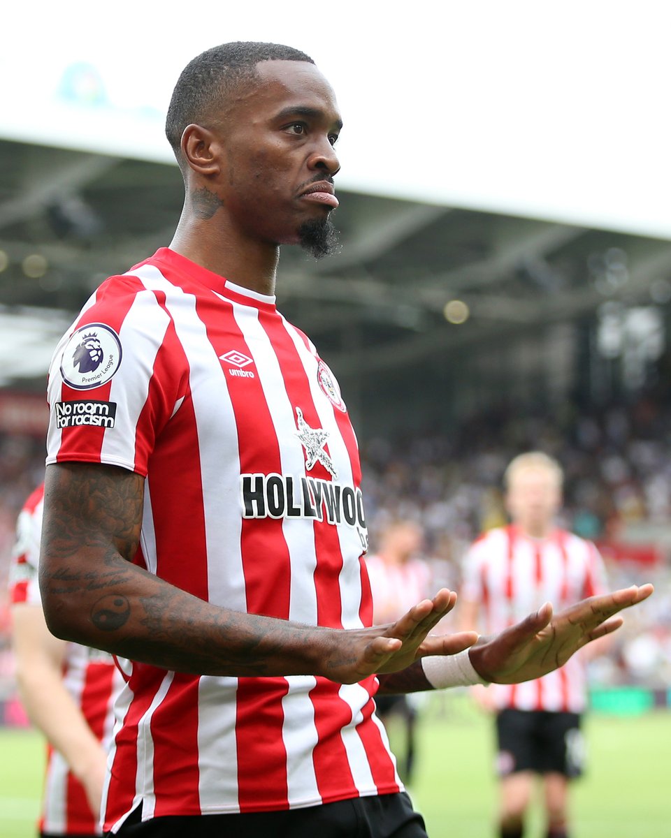 premierleague's tweet photo. Only 3️⃣ players have scored ✌️ goals from outside the box this #PL season:

🐝 Ivan Toney
⚪️ Luis Sinisterra
🐝 Josh Dasilva https://t.co/xn5uZGNoiv