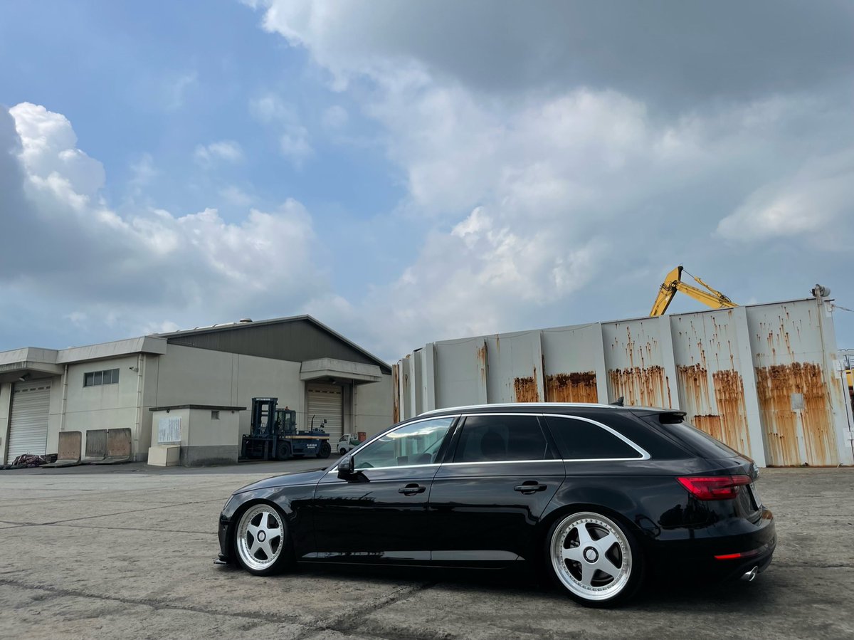 Schonheit_818's tweet photo. member's no.1
世界50セット限定ozフッツーラ復刻
#Audi #Audia4 #ideal #airsus #oz #ozracing #LimitedEdition #originaledition #serialnumber #ingo #phd #bewith #coding #アウディ #アウディ好きと繋がりたい #Germany https://t.co/NfM1tjFjNZ