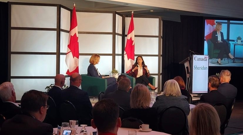 OakvilleChamber's tweet photo. This morning we held our Fall Speaker Series, hosting the Honourable @AnitaAnandMP Canada's Minister of National Defence and Oakville's Member of Parliament

Thank you, Minister Anand, for your insightful and educational address to the Oakville business community https://t.co/6s3xMGvisz