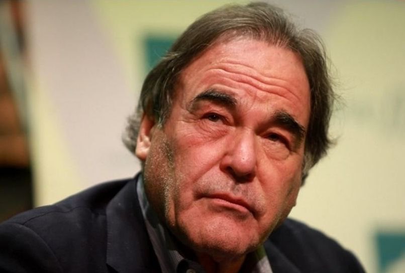 ‘’l'#America ha bisogno costante di un #nemico di proporzioni #hitleriane per tenere la popolazione mobilitata in favore degli interventi militari, e per fare si che ogni perdita di libertà sia considerata un prezzo giusto da pagare per la propria sicurezza"

 Oliver Stone