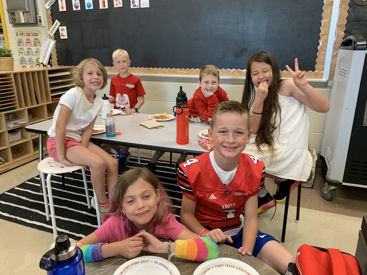 wilson2ndgrade's tweet photo. Thank you families for your support at the Marco’s pizza fundraiser.  We LOVED celebrating our win with a pizza party in the classroom! @Creeksidetweet #WEareLakota #NeedToSucceedCECS #WEchooseLakota https://t.co/yLm0p5tzVX