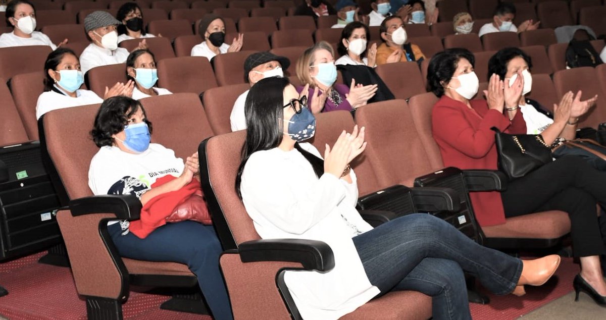 #IESSNoPara I Con presencia de autoridades del @IESSHCAM pacientes y sus familiares se llevan a cabo charlas informativas de #nutricion y cuidados de paciente de #Linfoma. Brindar atención integral y #SeguridadDelPaciente es lo que nos caracteriza #DíaDelLinfoma <a href="/AlfredoOrtegaEc/">Alfredo Ortega</a>