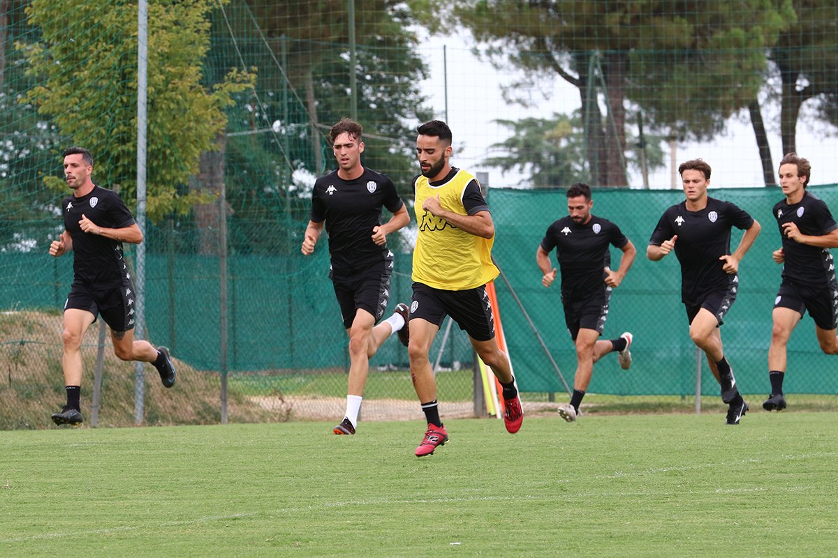 calciocesenafc's tweet photo. ππ A Villa Silvia prove tattiche anti-Fermana
π Domattina rifinitura e conferenza stampa di mister #Toscano
La seduta di oggi β‘οΈ https://t.co/hjvjuI0fEI
#FrmCes #SerieC #Giornata4 https://t.co/6H2BVuGCK2