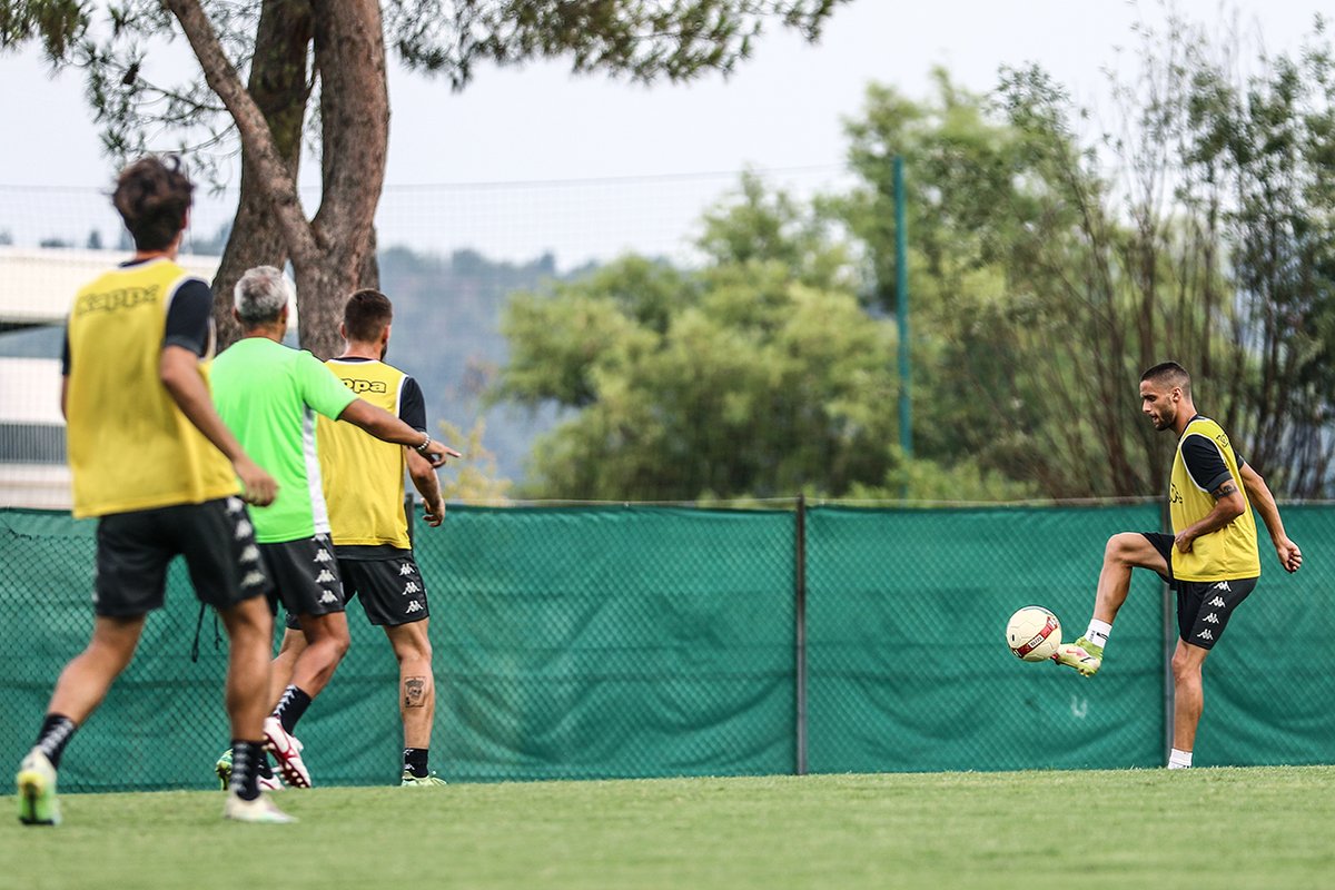 calciocesenafc's tweet photo. ππ A Villa Silvia prove tattiche anti-Fermana
π Domattina rifinitura e conferenza stampa di mister #Toscano
La seduta di oggi β‘οΈ https://t.co/hjvjuI0fEI
#FrmCes #SerieC #Giornata4 https://t.co/6H2BVuGCK2
