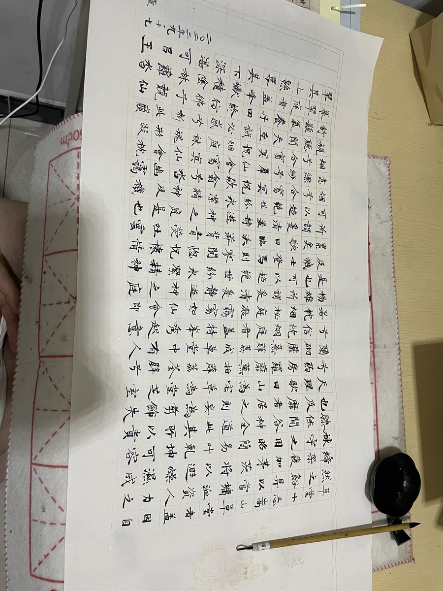 疫情封闭以来每天颠倒作息，想着睡不着写写字助眠，结果还是很精神 https://t.co/rr1jWGqHAr