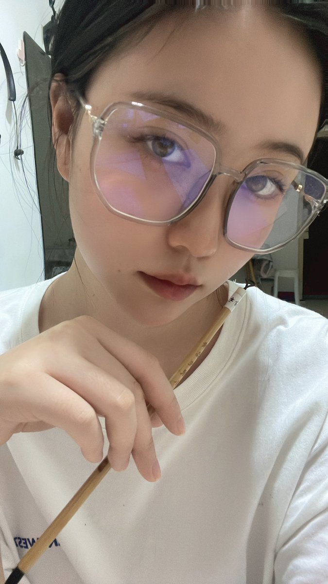 疫情封闭以来每天颠倒作息，想着睡不着写写字助眠，结果还是很精神 https://t.co/rr1jWGqHAr
