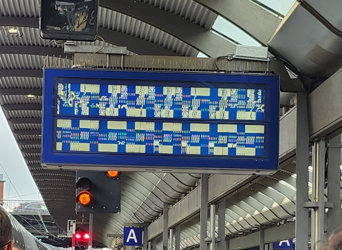 Das passiert, wenn die Bahn pünktlich kommt.