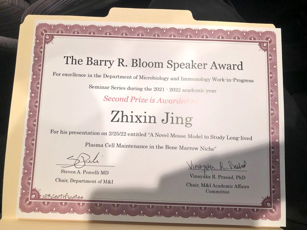 FooksmanLab's tweet image. Congrats to @JingZhixin on winning (second place) Barry Bloom speaker award for best WIP presentation in M&I department at @EinsteinMed . Great job!