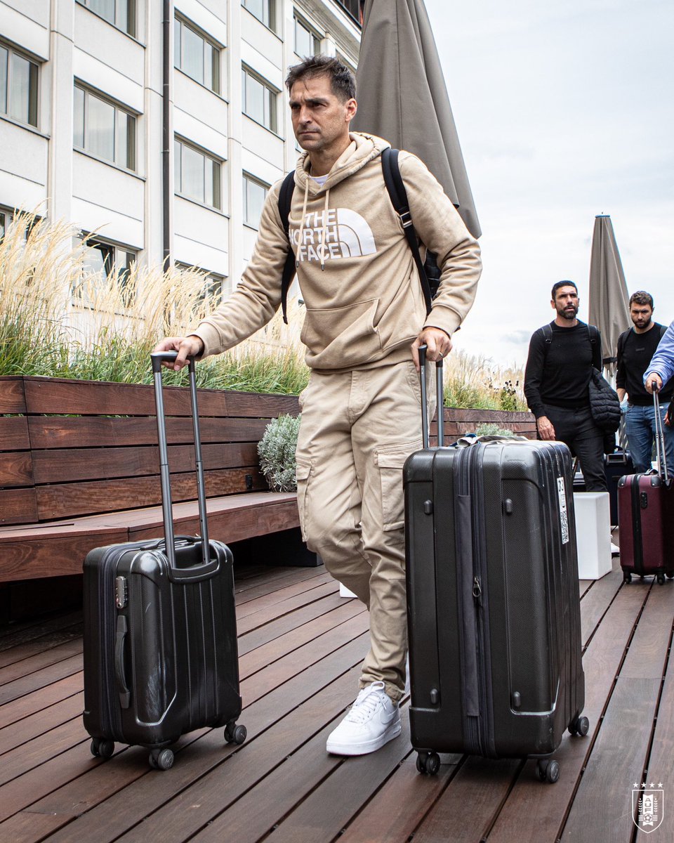 Voy a hacer un breve hilo, analizando la nueva convocatoria de Alonso. Para leer cuando se aburran, pq agarrar la pala nunca.

Jugadores que están, ausencias, quienes de los que no están se pueden meter, cuantos puestos fijos hay, etc.

Todo en base a MI opinión. Abro hilo🧶.