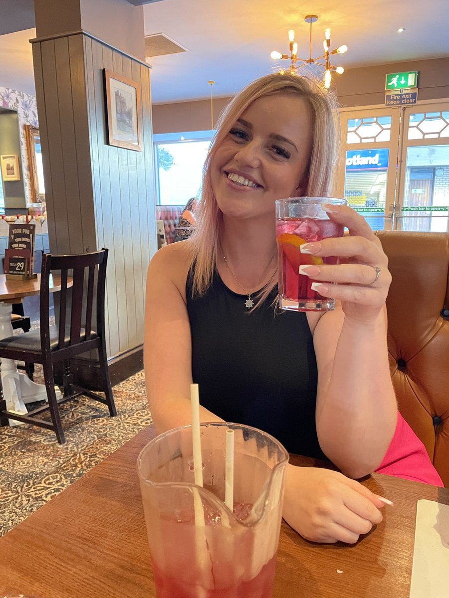 yer_bra's tweet photo. Out for food and drinks, cheers! 🥂 https://t.co/il7YPoS7iX