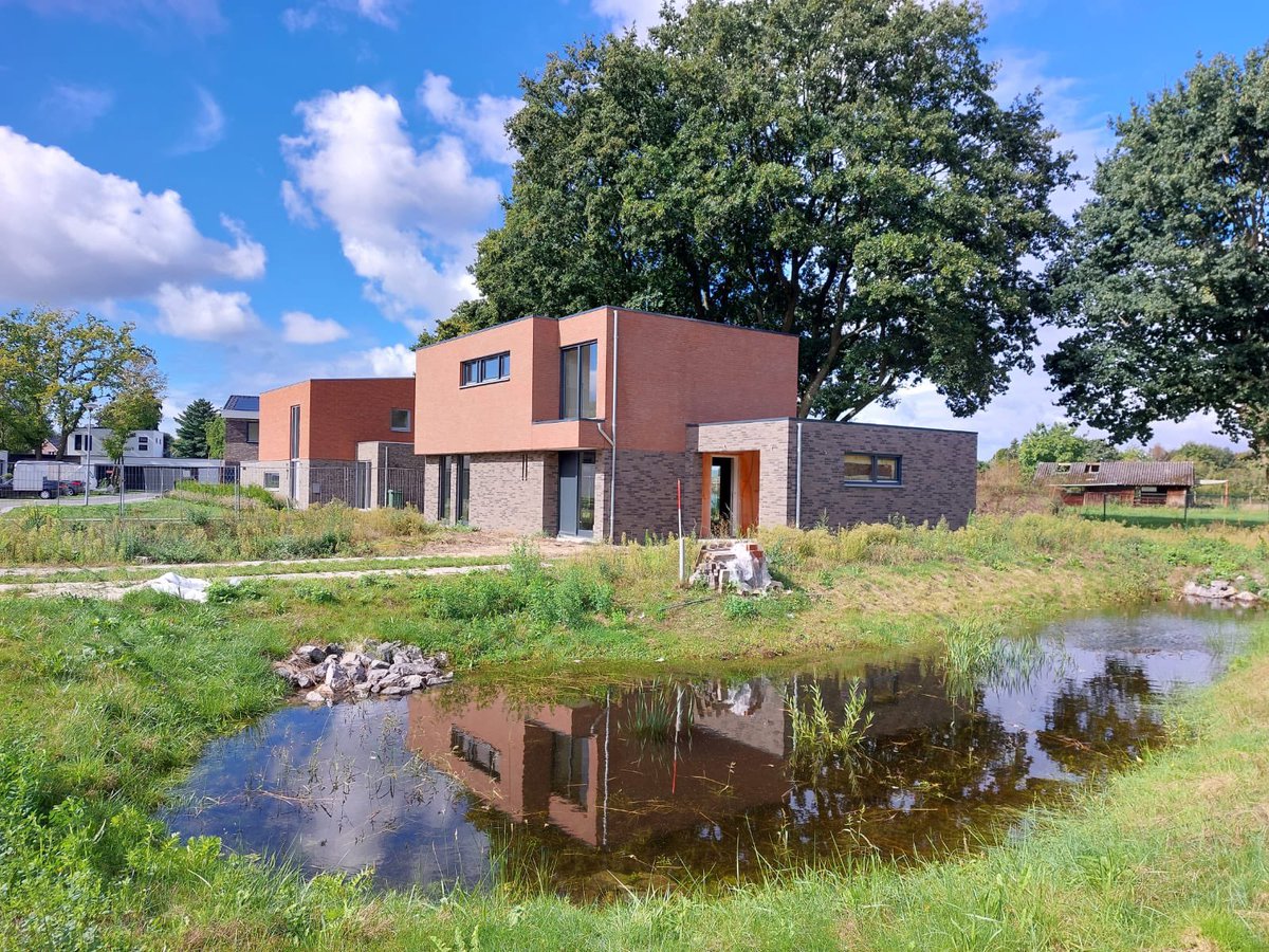 Altijd fijn als een ontwerp uiteindelijk ook oplevert wat je bedacht hebt. De omleiding van de Tungelroyse lossing vangt op een mooie wijze het regenwater op. <a href="/gemeenteweert/">Gemeente Weert</a> #tungelroy #klimaatadaptatie