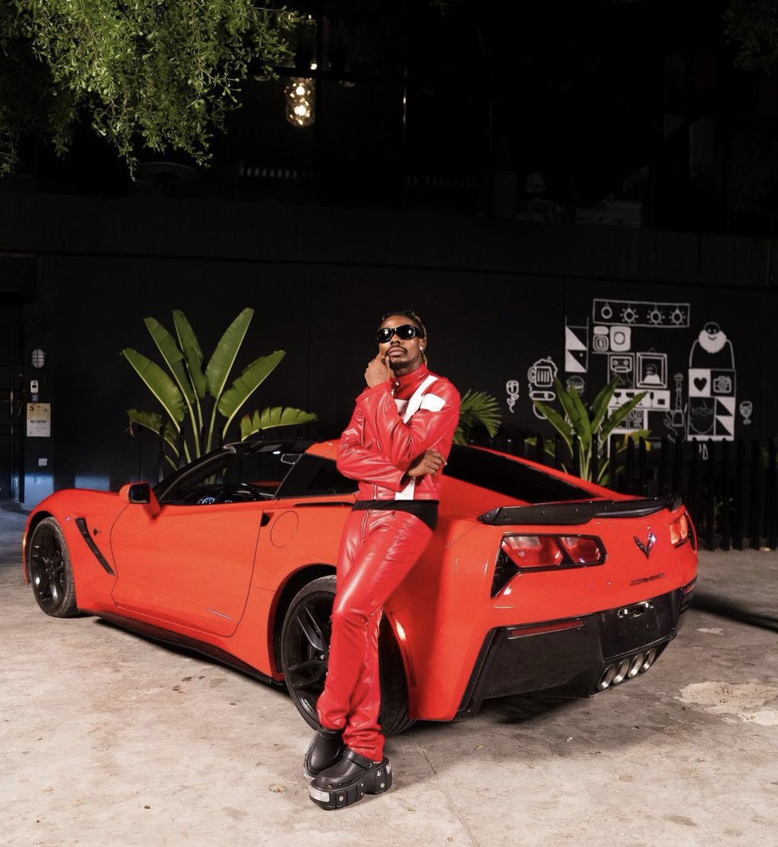 AlbumTalksHQ's tweet photo. 🚨Asake’s “Mr Money With the Vibe” debuts at #22 on the Official UK Albums chart. 👏🏽

— He joins Burna Boy, Wizkid, Davido and King Sunny Ade as the only NG artistes to ever debut on the chart. https://t.co/SLXfAph9BI