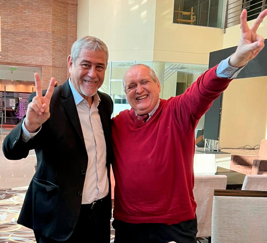 jorgeferraresi's tweet photo. Me sume a la militancia sobre el final de la dictadura cívico militar que se inició en 1976. Éramos una generación de pibxs que quería participar. En ese contexto tan difícil la voz de los compañeros y compañeras más grandes era clave. Hoy me reencontré con uno de ellxs. https://t.co/mi6RMTFAYJ