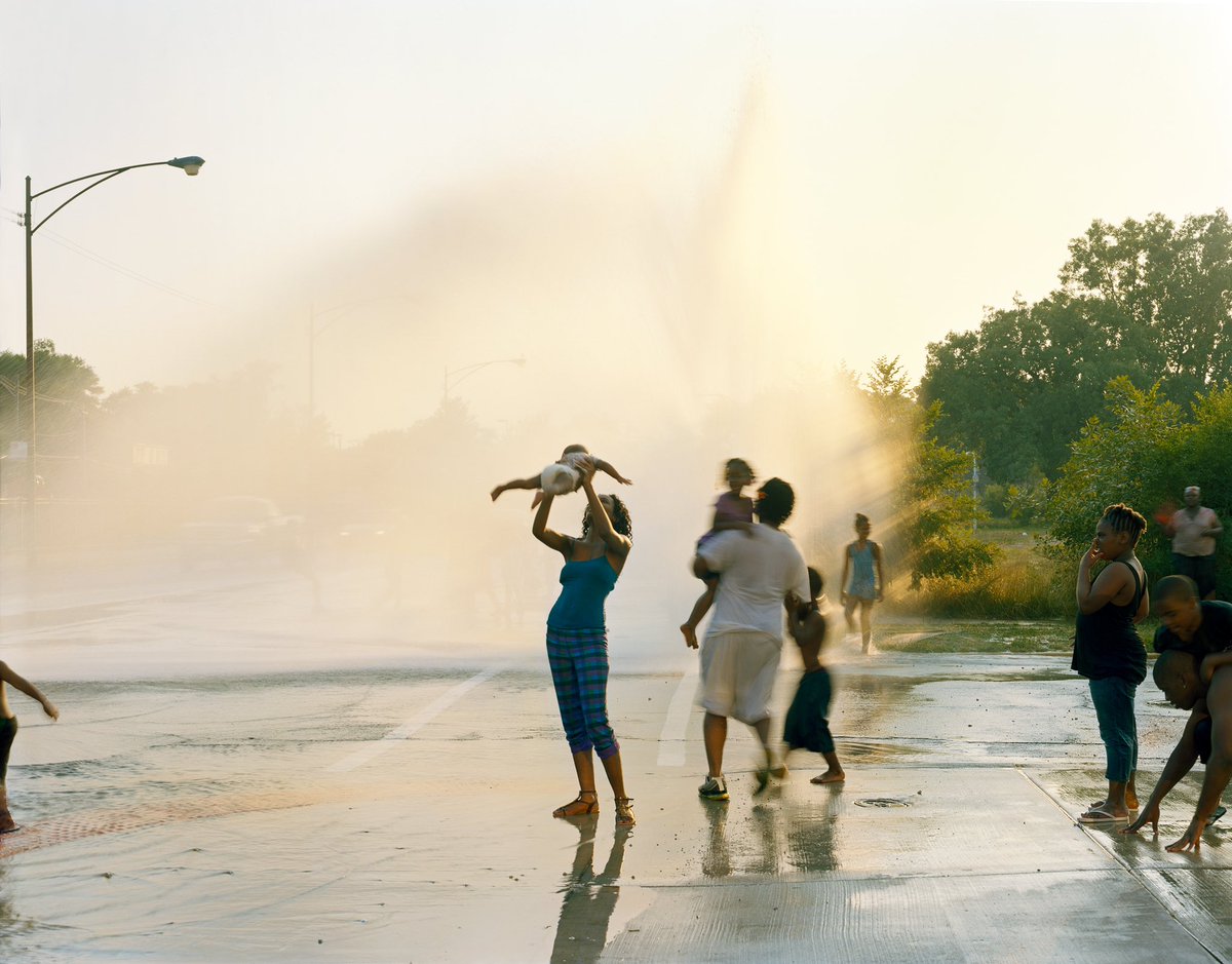 alchimistfr's tweet photo. "Water For The People" la superbe série photographique de Paul D’Amato réalisée à Chicago. https://t.co/RSIzqS9TjD