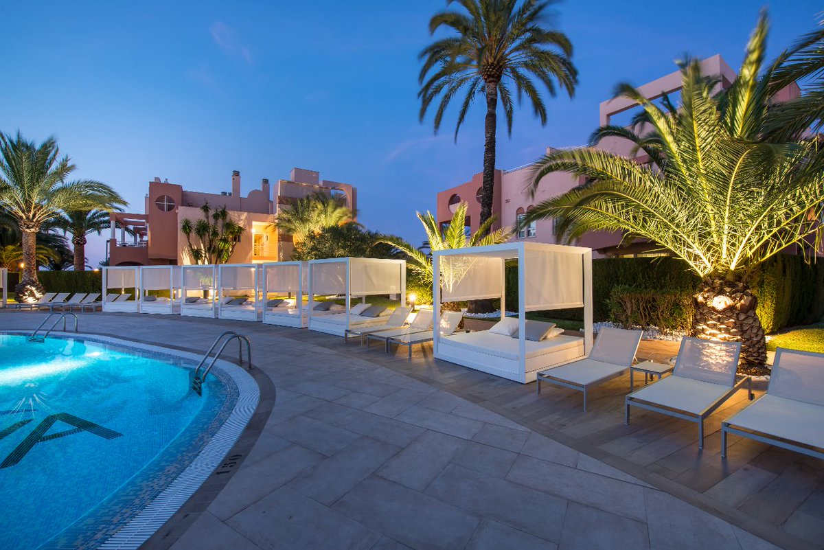 olivanovaresort's tweet photo. Disfruta de los mejores tardeos de toda la #ComunidadValenciana en Oliva Nova✨
#tusimo #mediterranean #relaxtime #felizviernes #olivanova https://t.co/4JIgdOOf2I