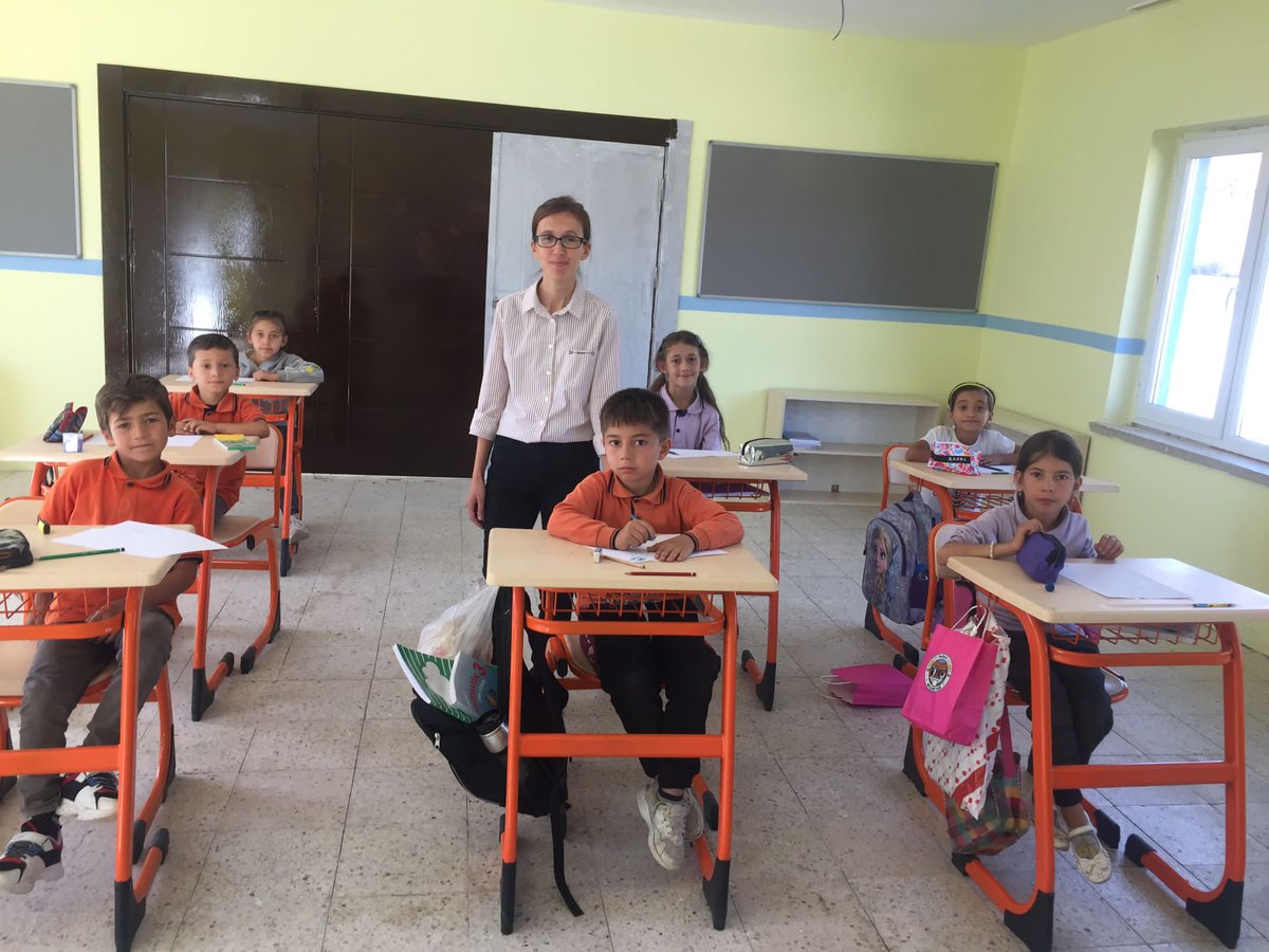 Köy yaşam merkezlerimizde şenlik havası var. 🥳 🎈

Öğrencilerimiz köy okulları ile buluşuyor, çocukların gülümsemesiyle hayat daha da güzelleşiyor. 

📍 İnönü -Dereyalak Mahallesi
🏫👩‍🏫🔔

<a href="/tcmeb/">Millî Eğitim Bakanlığı</a> <a href="/eskvaliligi/">T.C. Eskişehir Valiliği</a> <a href="/pervin_tore/">Pervin TÖRE</a> <a href="/inonumem/">inönümem</a>