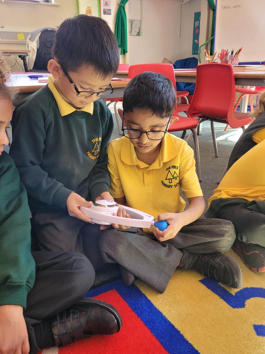 firsprimarysale's tweet image. #Y2Walnut had a brilliant discussion when given the question - What is a computer? We investigated real items and came to the conclusion that they needed power, an input and an output. #Computing #computerornotacomputer #oracy