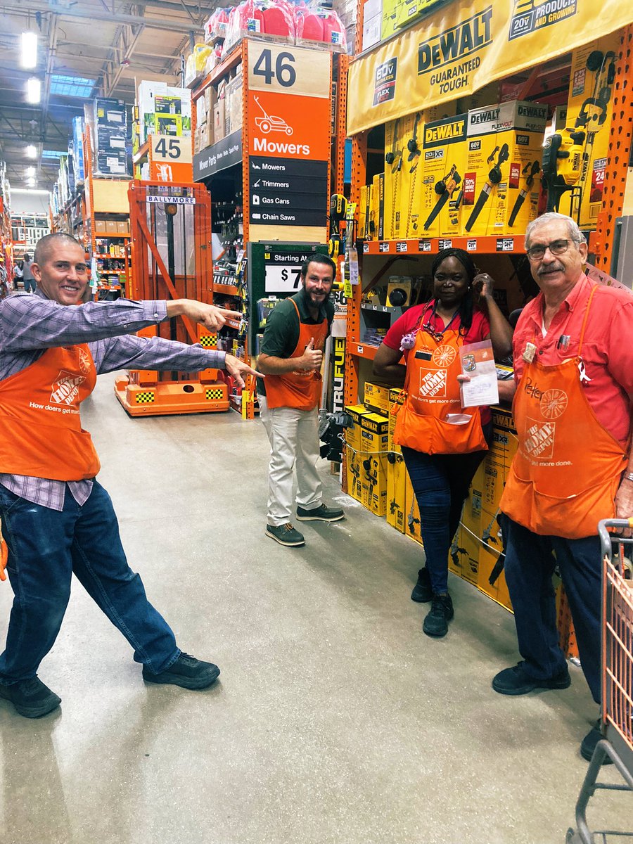 CoreyWynn11's tweet image. Shout out to D28 DH-Brian for showing love to Sonia and Peter for going above and beyond DAILY!! 
#ProudASM
#ThisIsWhyWEworkSAFE