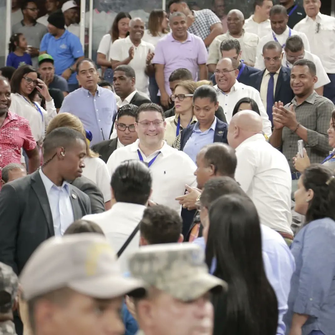 BennyMetz's tweet image. Salto al centro!
Así quedó inaugurado el torneo superior de Baloncesto del Distrito Nacional @tbsdistrito en la misma pude compartir con grandes amigos de mi padre, los ex secretarios de Deportes como Don Andrés Vanderhorst y @cesarcedenoPRM