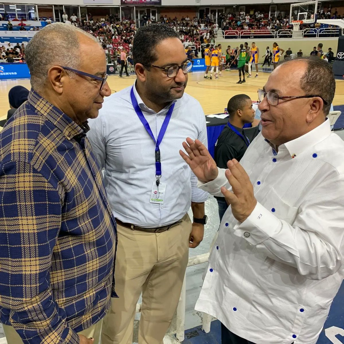 BennyMetz's tweet image. Salto al centro!
Así quedó inaugurado el torneo superior de Baloncesto del Distrito Nacional @tbsdistrito en la misma pude compartir con grandes amigos de mi padre, los ex secretarios de Deportes como Don Andrés Vanderhorst y @cesarcedenoPRM