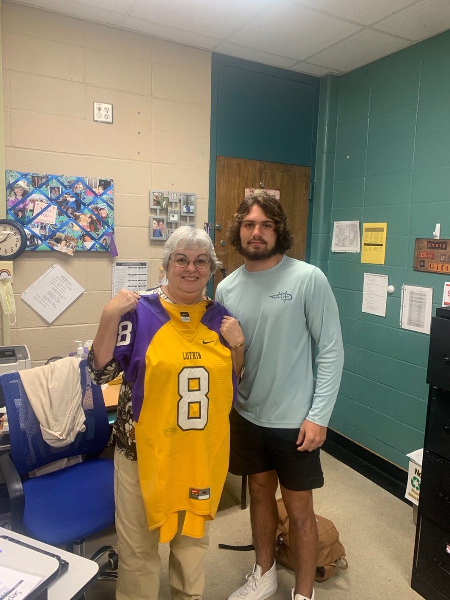 We love celebrating our awesome faculty and staff at LHS!  Great Day to be a LUFKIN PANTHER! #CelebrateLISD #CelebrateLHS #PackFootball <a href="/JULIEMCMANUS04/">Julie McManus</a> <a href="/AndreEmmons/">Andre Emmons</a>