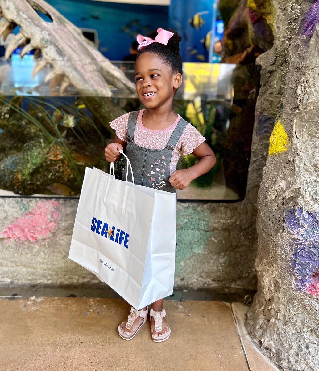 Can’t go wrong with seeing Peppa Pig and visiting the aquarium with this one! 🤎

We had such a great time visiting  <a href="/SEALIFEgrpevine/">SEA LIFE Grapevine</a> seeing and touching the sea life!

A great place to take the kiddos if you are looking something to do!

#sealifeaquarium #sealifegrapevine