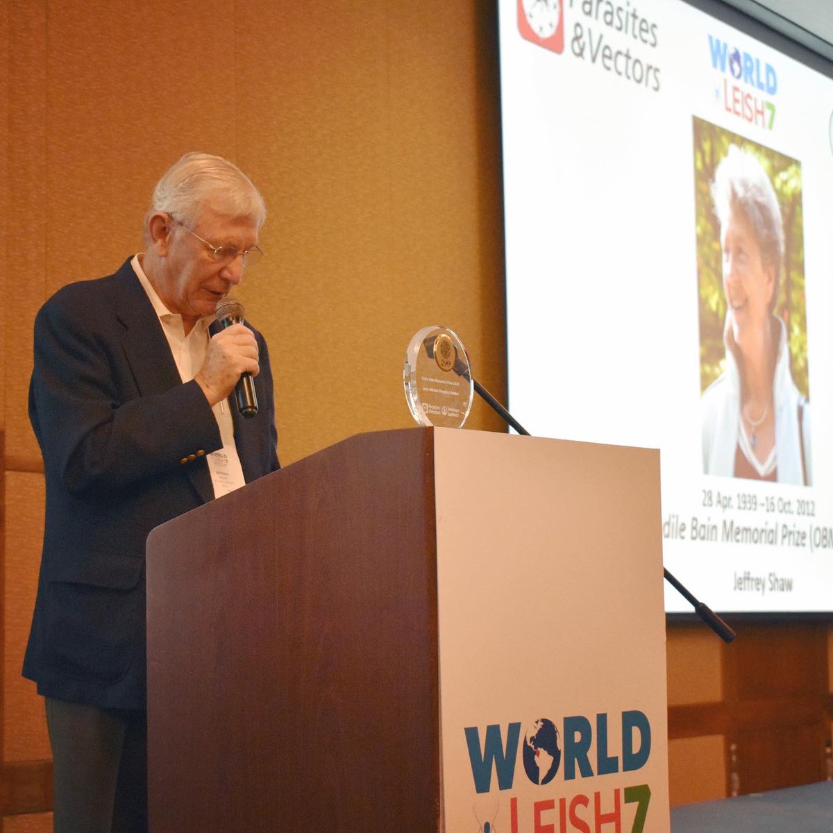 The Odile Bain Memorial Prize committee, choose WL7 as the scenario to recognize Jairo Alfonso Mendoza Roldan to his scientific merits in medical and veterinary parasitology. Congratulations Jairo, we were honoured to know you and your work!