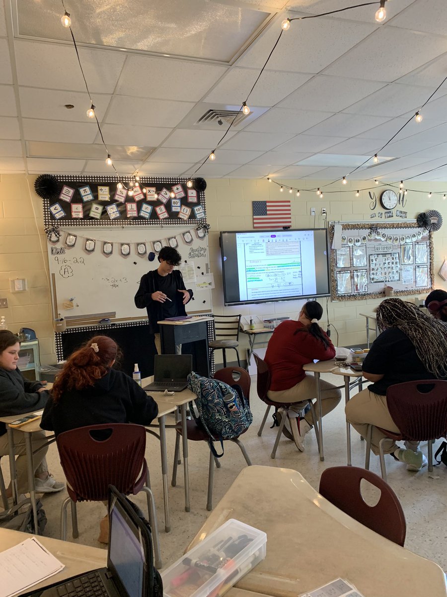 tweaver02's tweet photo. What a better way to wrap up a week?Students re-teaching and collaboration! #BeEXTRAordinary #WildcatNation #TeamMcpss https://t.co/PjLe2ZO0Fq