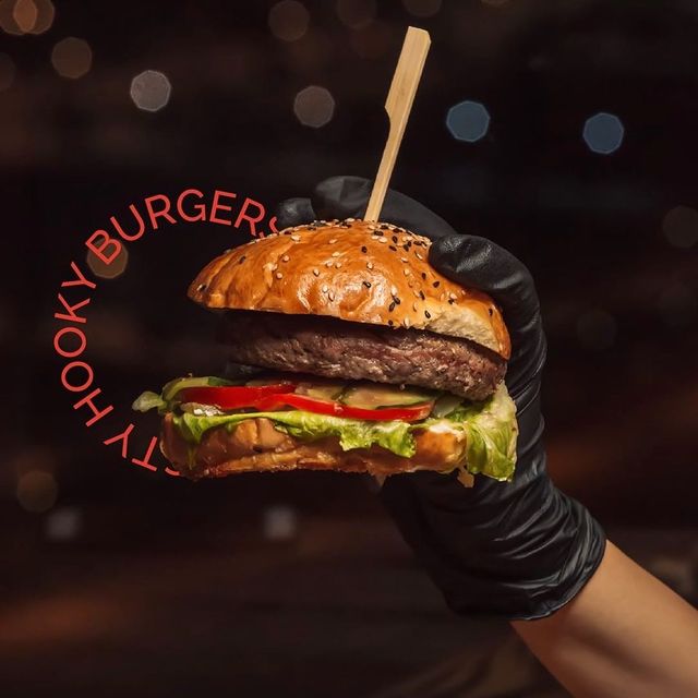 hookyburger's tweet photo. تعرفون انو البرجر سار بي ١٩ ريال  https://t.co/AkeileBcIO
#برجر #واقيو #كلاود #مشروبات #ترند #الرياض #مطاعم https://t.co/I3gO38TAuX