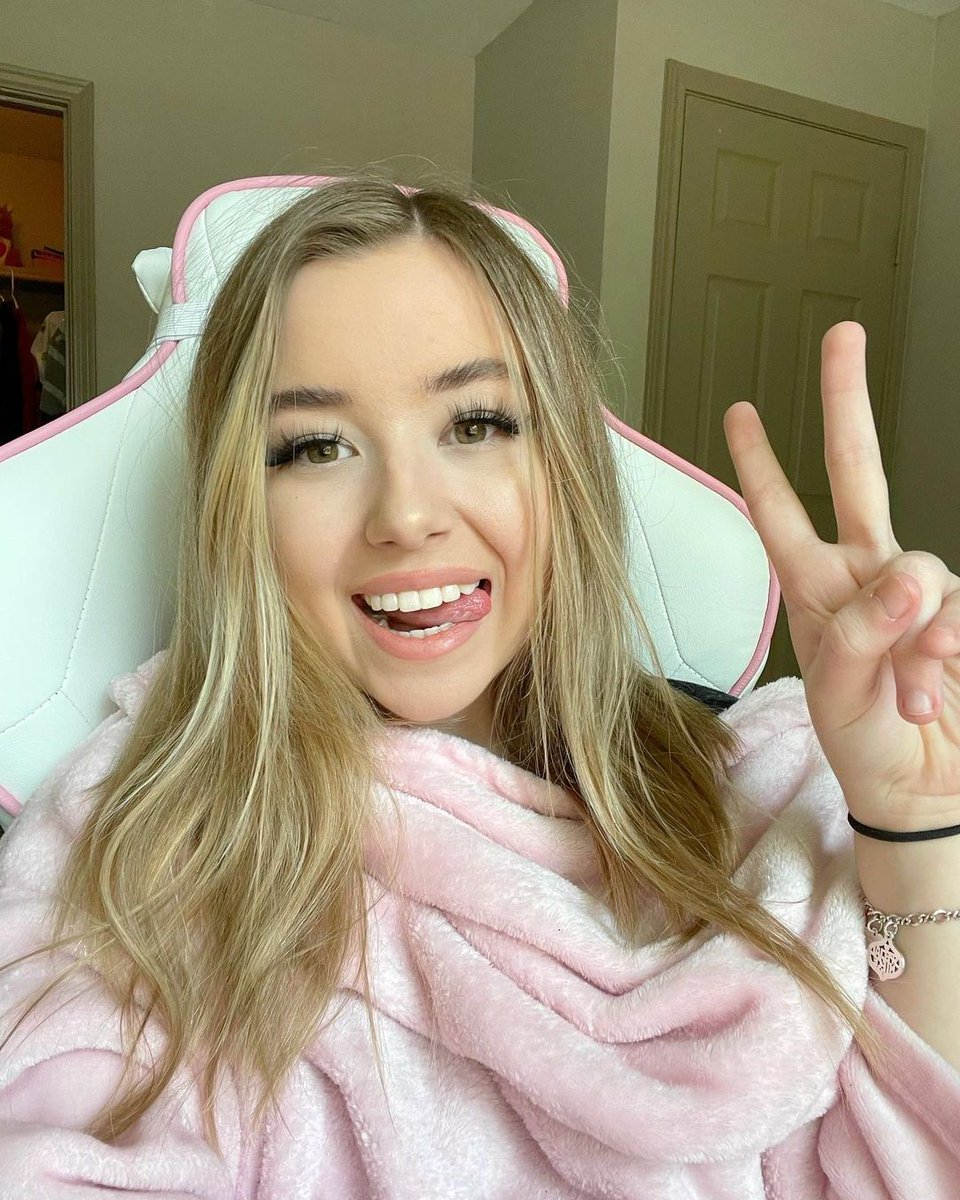 NancyHalley1's tweet photo. I will send nude for every Retweet 
#teenagegirls #nsfwtwitter #leaks #hmu #love #cumslut #cute #girls #onlyfans #sext #pawg #hornyaf #fuckme #fuck #girl https://t.co/86ib3W81Mt