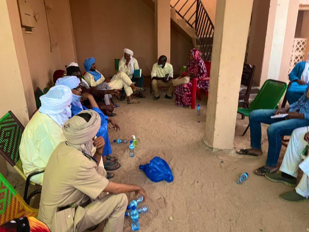 OngEffad's tweet photo. La coordination des ONG à #Kidal à travers l'équipe dirigeante du point focal #humanitaire à tenue une réunion d'urgence au siège de l'#ONG solisa pour discuter du problème des personnes déplacées internes #PDI.
#EFFAD #SOLISA https://t.co/n7rkdXYWd7