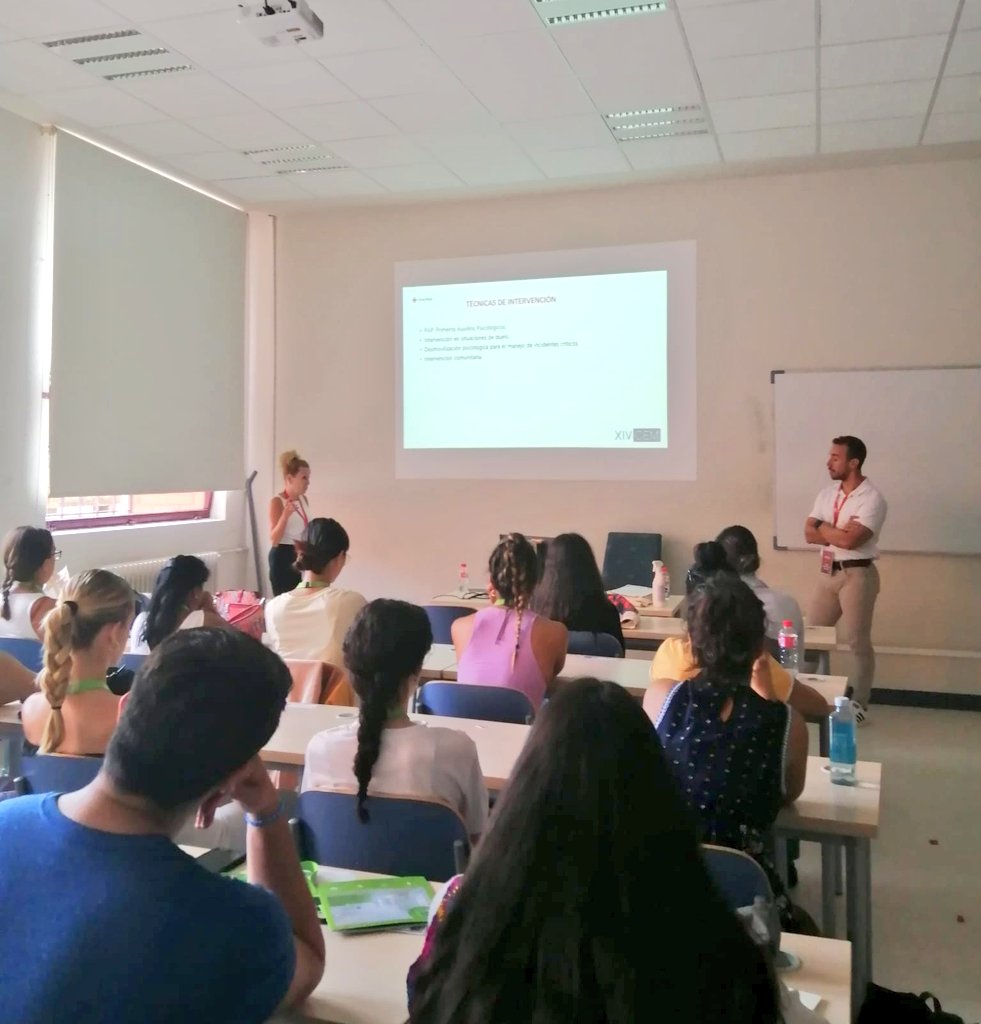 Cruz Roja Cantabria (@crecantabria) on Twitter photo Hoy hemos tenido el placer de haber participado en el <a href="/xivcemuc/">XIV Congreso de Educación Médica (CEM)</a> hablando sobre la #PsicologíaEnEmegencias Hoy hemos tenido el placer de haber participado en el <a href="/xivcemuc/">XIV Congreso de Educación Médica (CEM)</a> hablando sobre la #PsicologíaEnEmegencias