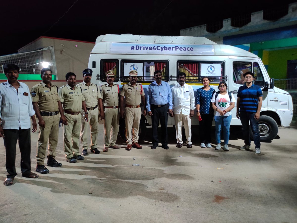 cyberpeacengo's tweet photo. #Drive4CyberPeace reached #Upparpally wherein the #CyberPeace☮️ team spoke to the people and created awareness about #DataProtection and gathered their views on the nuances of #DataPrivacy.
#CyberSecurity #Telangana https://t.co/M0PpzWvQ4X