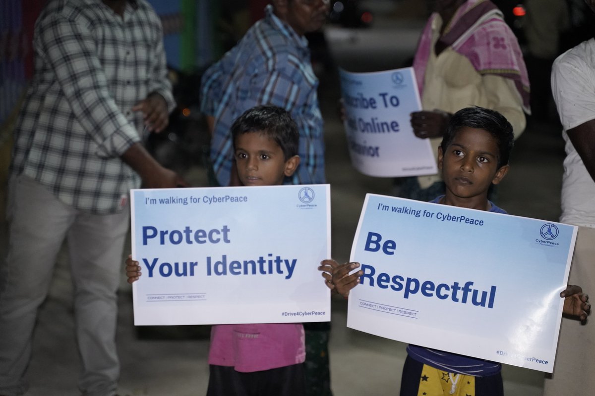 cyberpeacengo's tweet photo. #Drive4CyberPeace reached #Upparpally wherein the #CyberPeace☮️ team spoke to the people and created awareness about #DataProtection and gathered their views on the nuances of #DataPrivacy.
#CyberSecurity #Telangana https://t.co/M0PpzWvQ4X