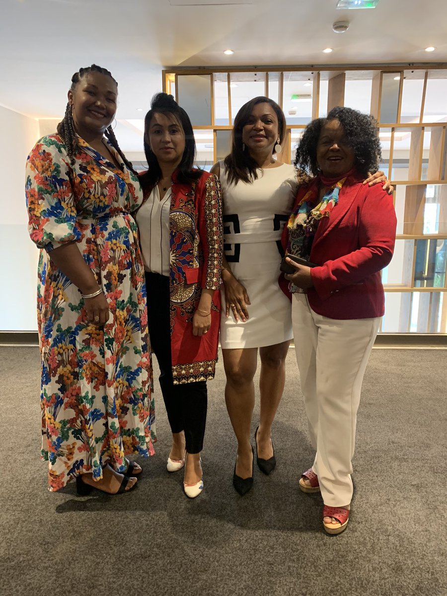 FRazakaboana's tweet photo. Mise en place d’un #compendum des #compétences des femmes Malagasy en renforçant leur leadership pour le développement de Madagascar.
Un projet innovant sous le tutelle du Ministère de la Population, appuyé par le @UNFPAMadagascar, merci votre présence Mr @NgoyKishimba https://t.co/mUWfELAAJL