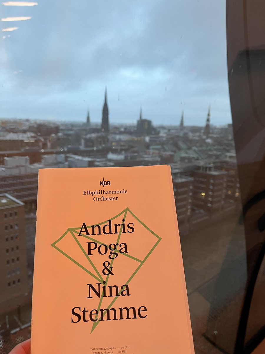 vtguillemin's tweet photo. Un chef que j’aime beaucoup (Andris #Poga), une soprano exceptionnelle (Nina #Stemme) et un vin maison (@elbphilharmonie), le tout mélangé à un zest de NDR Orchester pour les Wesendonck-Lieder de #Wagner puis la 15eme Symphonie de #Shostakovich https://t.co/BTKO2XR8Ur