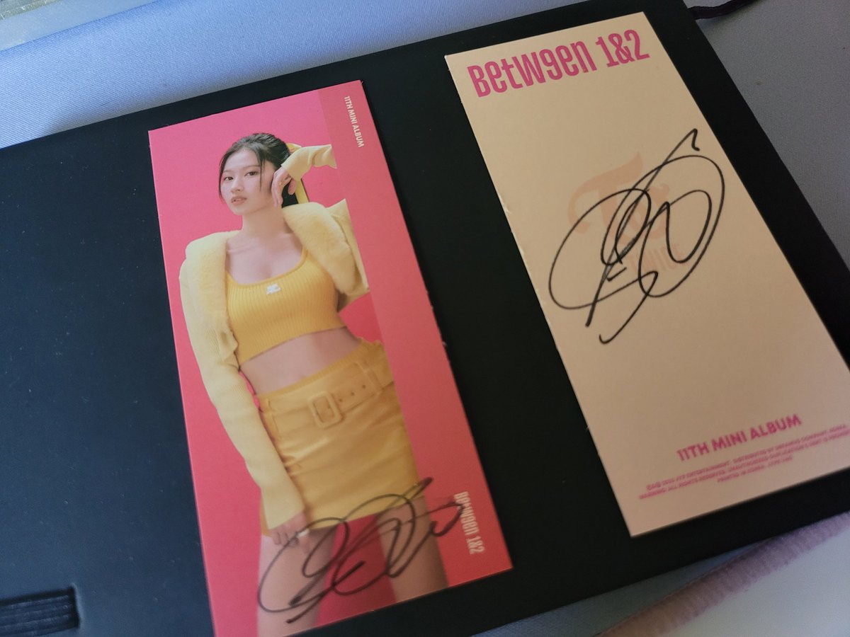 Time for another giveaway, and everyone WORLDWIDE is eligible. 

1 Sana signed Between 1&amp;2 bookmark.

To enter, follow, retweet and like!

Giveaway ends on 12 noon Eastern, Sept. 23!