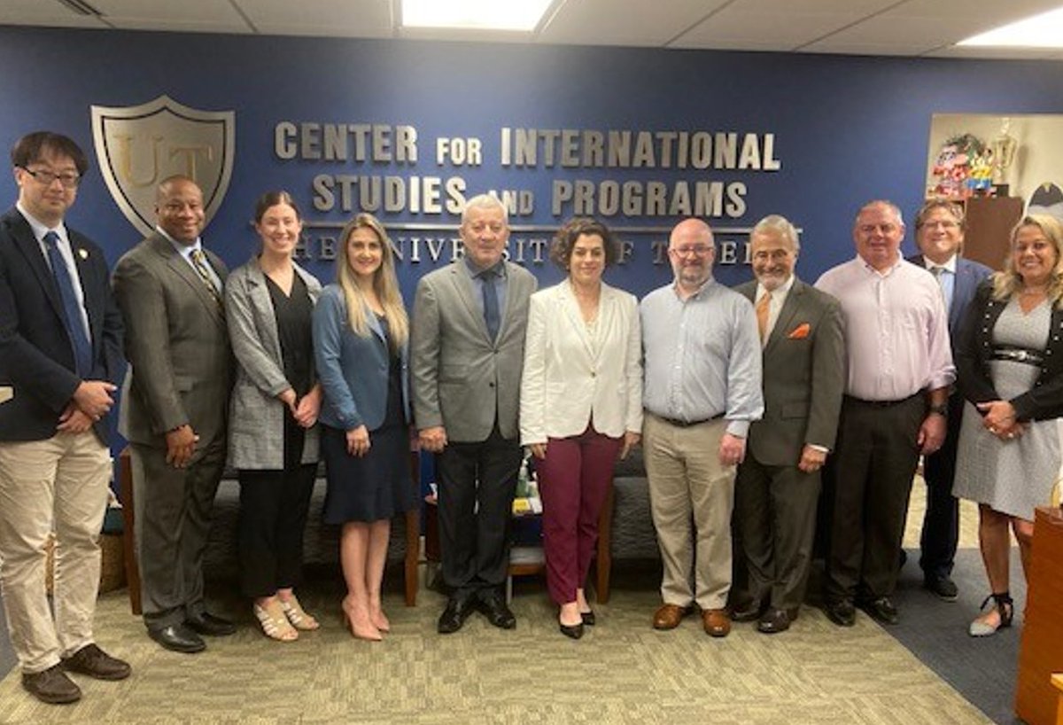 ThreadGroup's tweet photo. #TeamThread's Jim Rush was recently hosting the mayor and staff of Londrina, Brazil in a Sister Cities International function at University of Toledo. Londrina, a city of 575,377 in south-central Brazil, is known as 'Little London.'
#connectsimply https://t.co/AT344OaZAZ