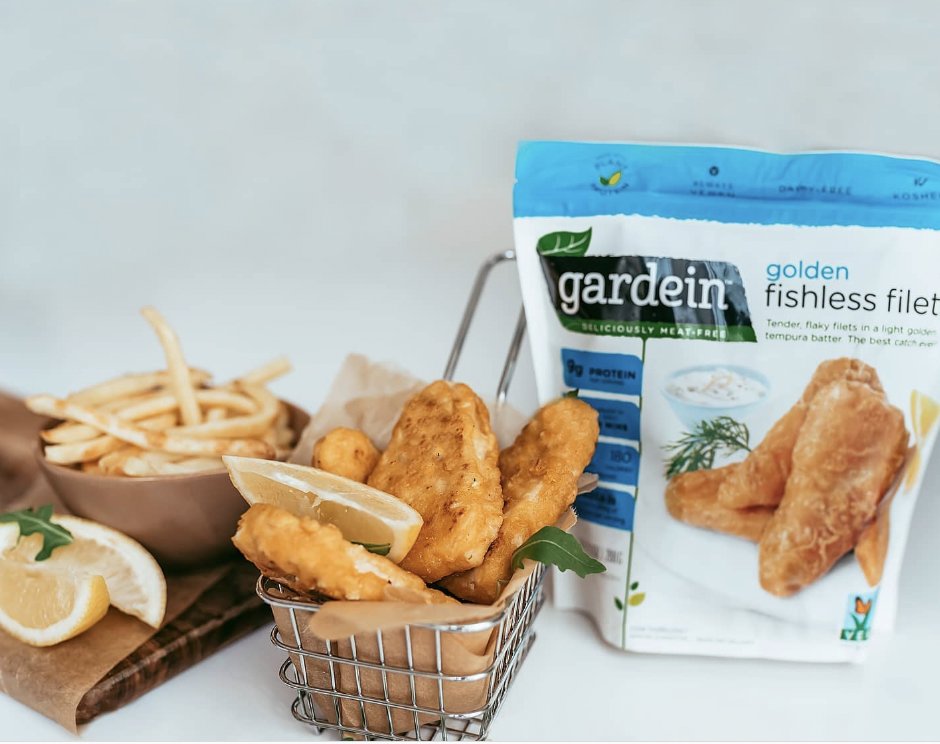 gardein's tweet image. Fishless filets and fries, or is it CHIPS? You decide! ☺️Thanks to @capturingivy for making this delicious #lunch with our Plant-based fishless filets! Tag us for your chance to be featured!
#vegetarian #plantbased #veganfood #foodie #foodporn #Gardein