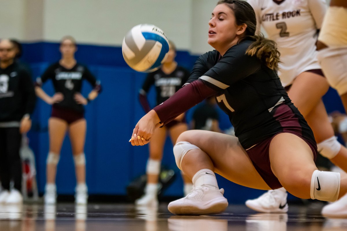 LittleRockVB's tweet photo. S4 | A HUGE DIG by Rylee McClintock just saved the set for the Trojans and led to another MATCH POINT for #LittleRocksTeam ⚔️

⚔️ 28 | 27 🦁

📊 https://t.co/UQBmvYK4j9

#LittleRocksTeam ⚔️ https://t.co/8JfBRkumo6