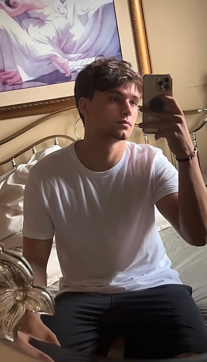 Looks like he’s back at UB with all those mirrors… #imexcited #moresexytoks #sohappytoseehim 😉🔥🥵❤️‍🔥