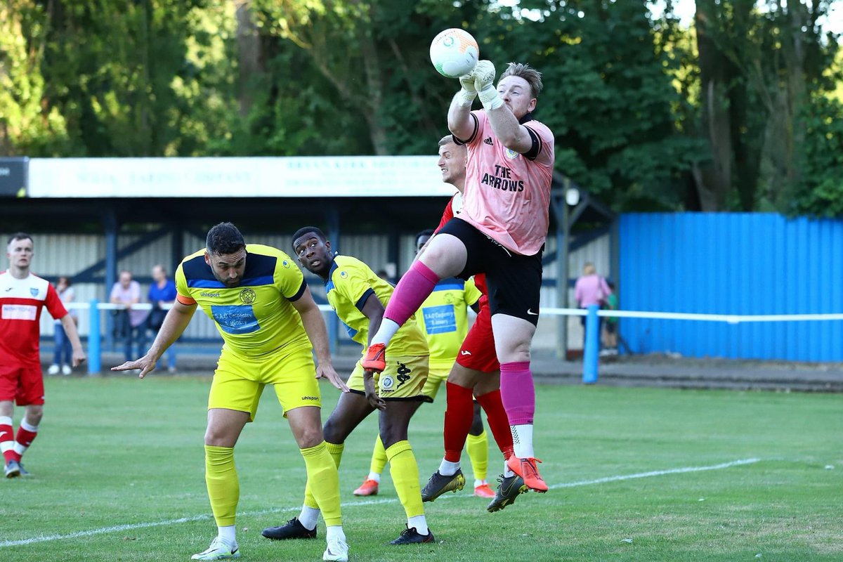 27, Free Agent Goalkeeper. 

Played in the States on scholarship till I was 23. 

Experience at Step 5,6 and 7. 

Lincoln based, willing to travel for the right opportunities and want to help teams win games.  

RTs are much appreciated
DMs Open 🧤🧤🧤