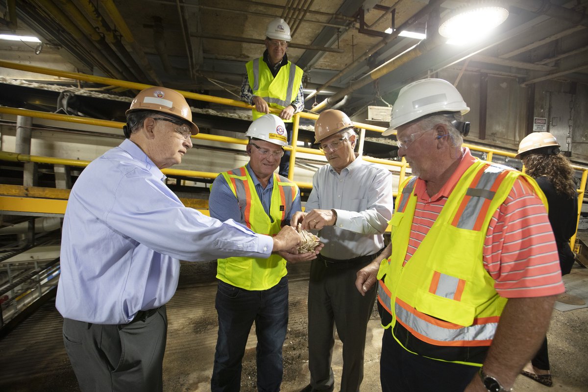 CrystalSugarCo's tweet photo. We were pleased to share our #MoorheadFactory today with Senator Hoeven (ND) &amp; Senator Boozman (AR). They visited for a tour and learned about our expectations for this campaign's harvest and sugar production. https://t.co/lwbvrReV7S