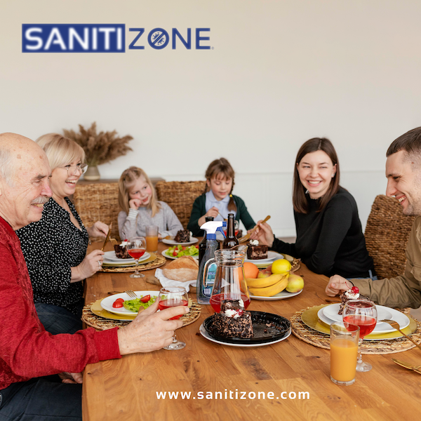 En las reuniones familiares no falta el sazón y la desinfección. 😷 🛡️ 

#Reunión #Comida