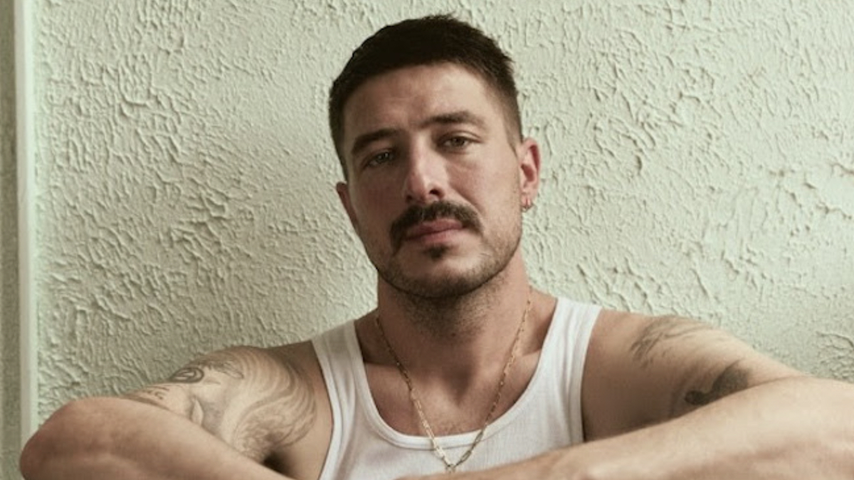 consequence's tweet photo. .@MarcusMumford (of Mumford and Sons) goes solo with help from @Phoebe_Bridgers, @BrandiCarlile, Robin Pecknold, and @Clairo.

Stream his newly released (self-titled) album: https://t.co/psPW9ss9nt https://t.co/RcZnXoOX3p