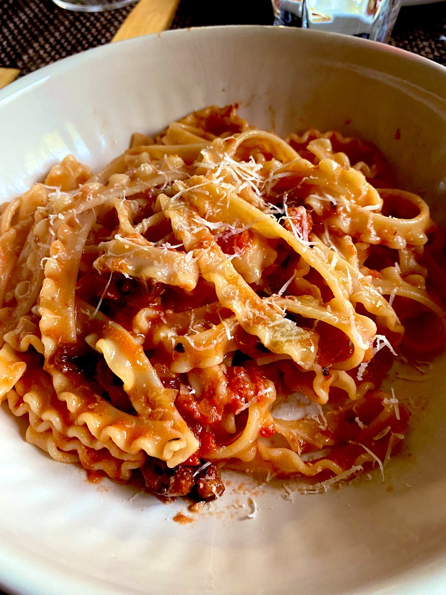 Back to #brunellofridays 🍷🍷 with <a href="/Ahachey101/">Andrew</a> and his #amatriciana #campogiovanni2012 #fanti2010 #montalcino #tocsana <a href="/tenutafanti/">TENUTA FANTI</a> <a href="/AgricolaSFelice/">Agricola San Felice</a> <a href="/noble_selection/">Noble Sélection</a> <a href="/ChartonHobbs/">Charton Hobbs</a>