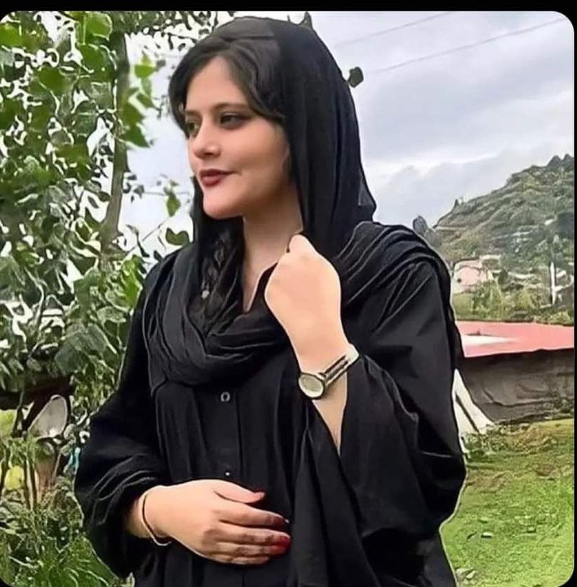 BahmanBaloch678's tweet photo. #مهسا_امینی قربانی سکوت دربرابر جهل و ظلم بود.
دختر ۱۵ ساله بلوچ در چابهار که مورد تجاوز فرمانده نیروی انتظامی ابراهیم کوچکزایی شد هم بعلت سکوت و سرجهلی و چم جهلی در برابر جنایات گذشته رژیم بود
#باهند تنها راه درمان دردهای همه ما https://t.co/J6zQP2Cymz