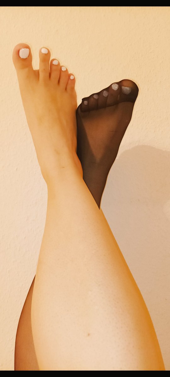 So ich bin heute Mal Großzügig damit auch die Kleinegeldsklaven zum Schuss kommen 😂😈 nur für Heute setze ich das Starttribut auf 5€ Runter .... Also los jetzt ab in meine DM's Abdrücken und Bedanken💸💰 ihr Zahlschweine 🐖😂😈