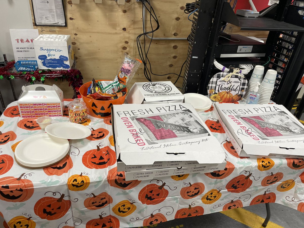 Launch day lunch!! Thanks to our leaders here at Smith Haven for keeping our bellies full <a href="/CayanYeliz/">Yeliz cayan</a> <a href="/eallen007/">Ed Allen</a>!! What you guys eating out there